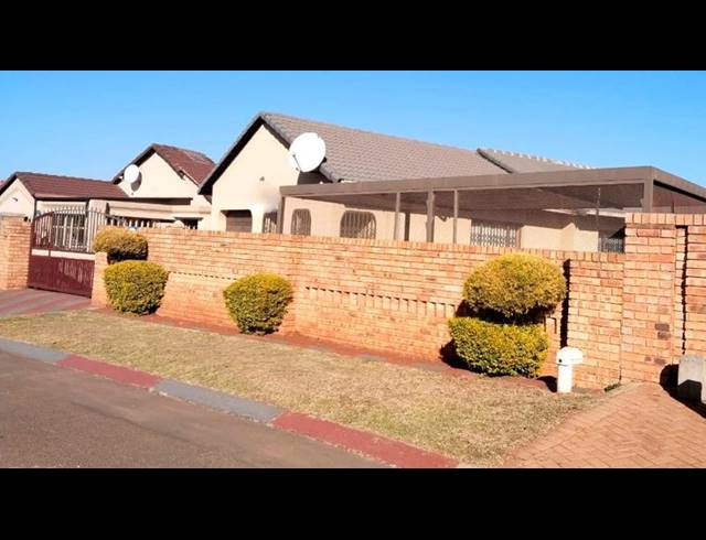 3 BEDROOM HOUSE FOR SALE IN SPRUIT VIEW